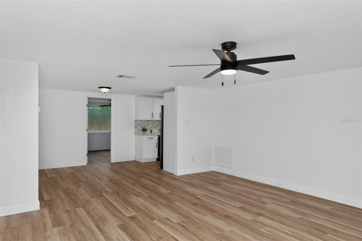 5644 BERLIN DRIVE — photo 5 of 28