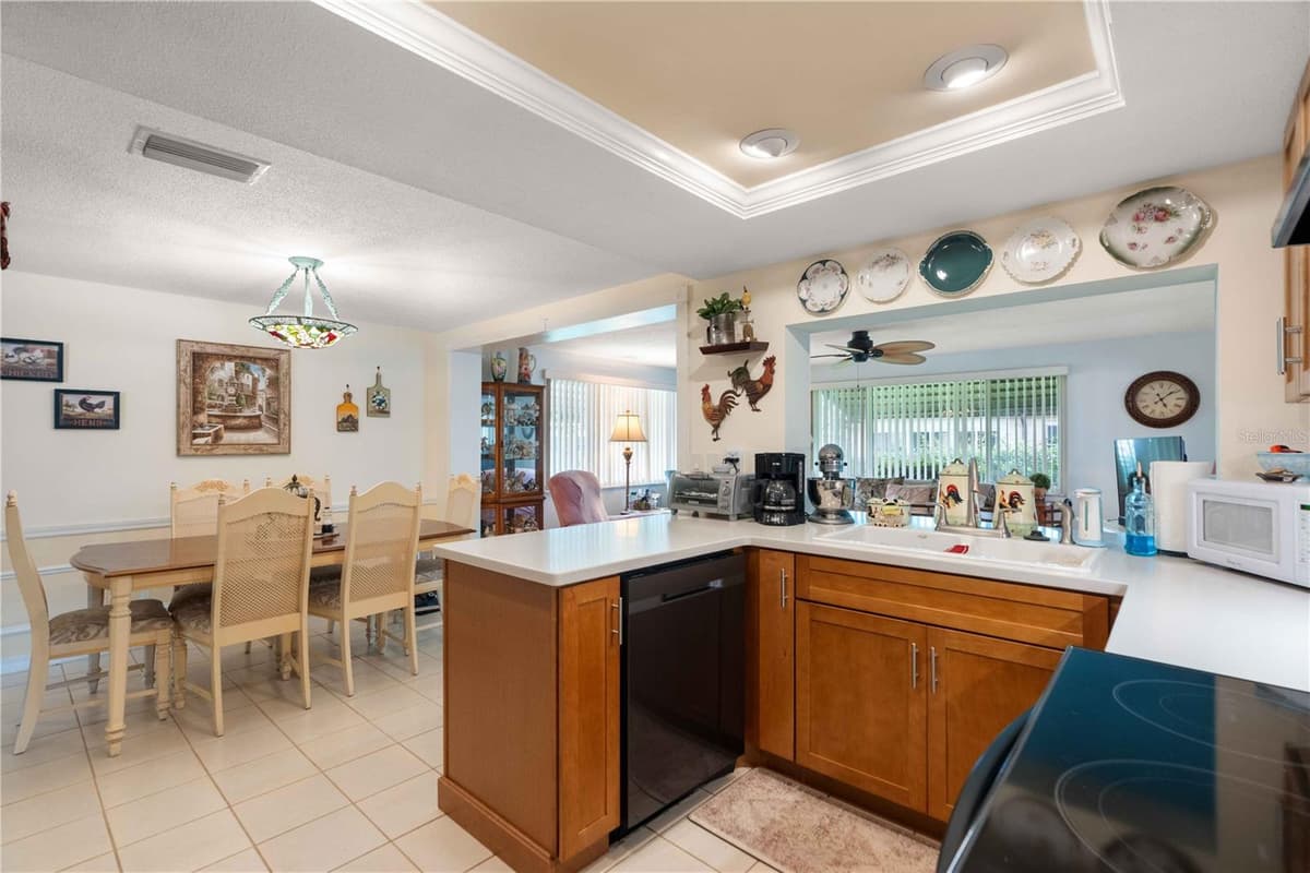 8216 CAVALRY DRIVE — photo 4 of 17