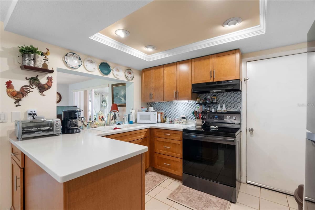 8216 CAVALRY DRIVE — photo 3 of 17