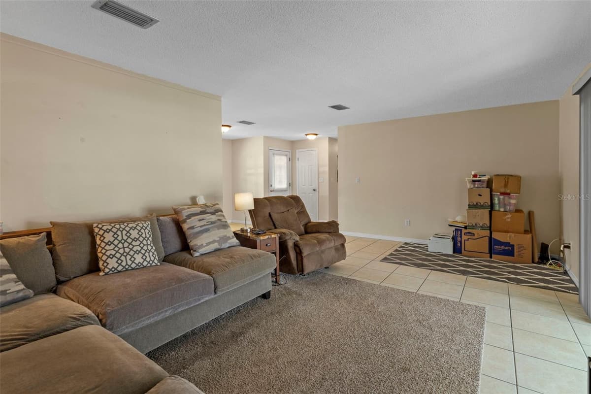 4467 CADBURY ROAD — photo 9 of 38