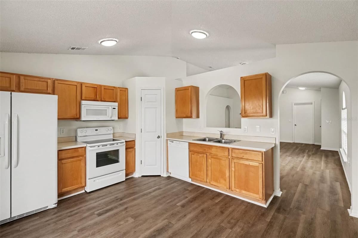 2056 REDWOOD CIRCLE — photo 5 of 15