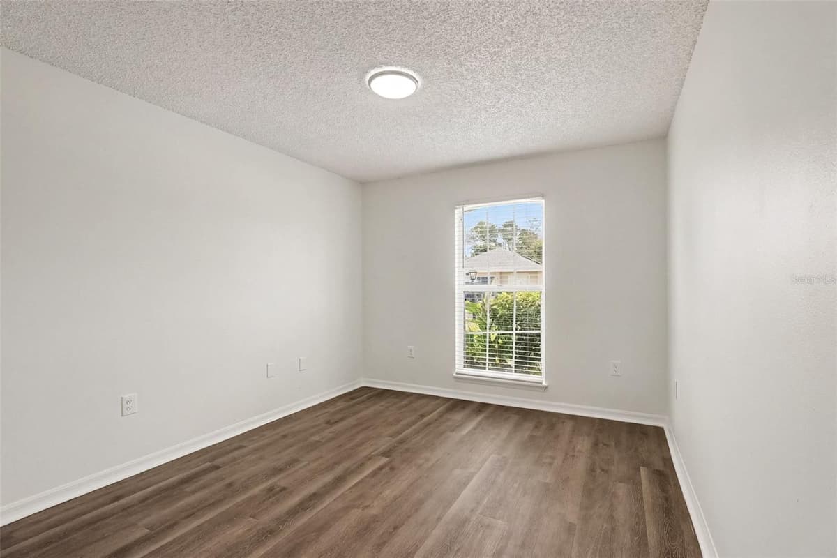 2056 REDWOOD CIRCLE — photo 7 of 15
