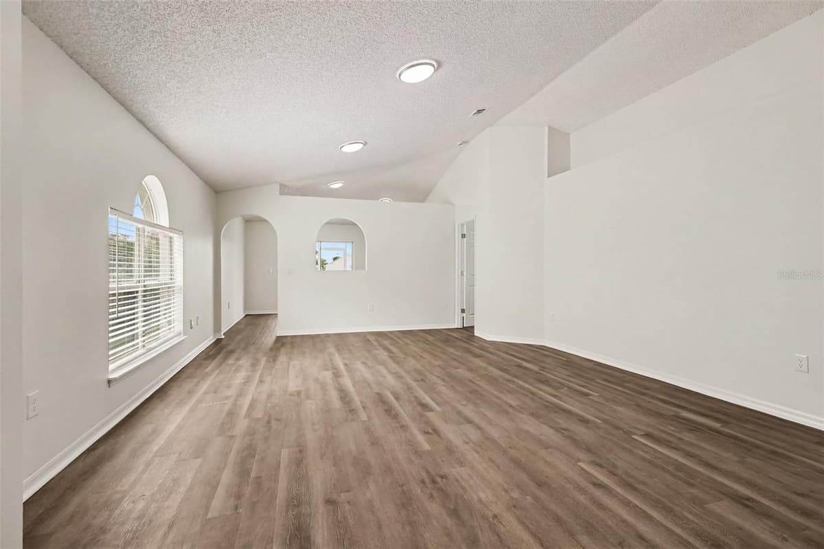 2056 REDWOOD CIRCLE — photo 3 of 15