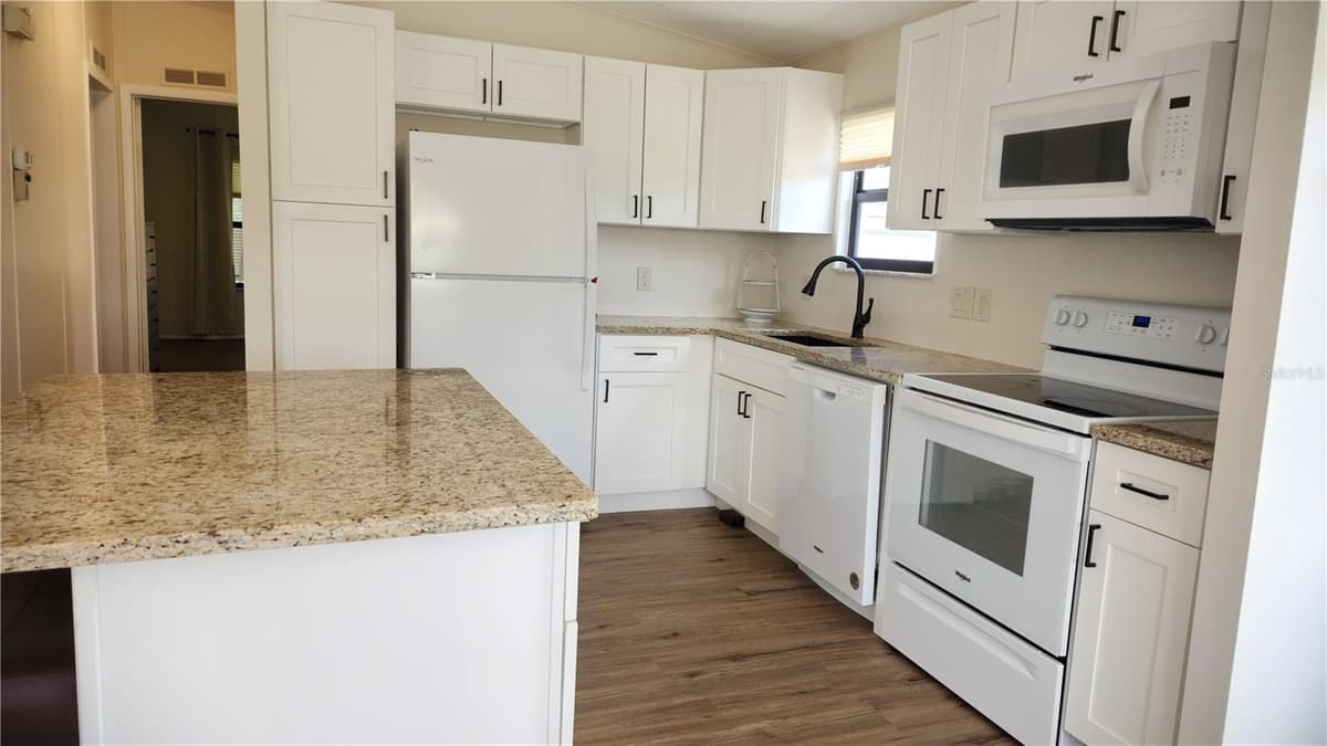 2100 KINGS HIGHWAY — photo 9 of 44