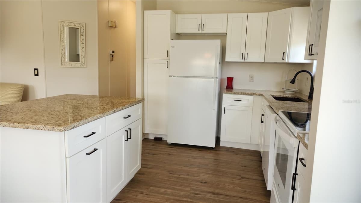 2100 KINGS HIGHWAY — photo 8 of 44