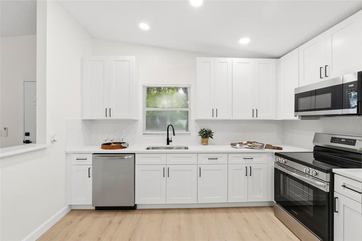 1316 GIDDENS AVENUE — photo 9 of 32