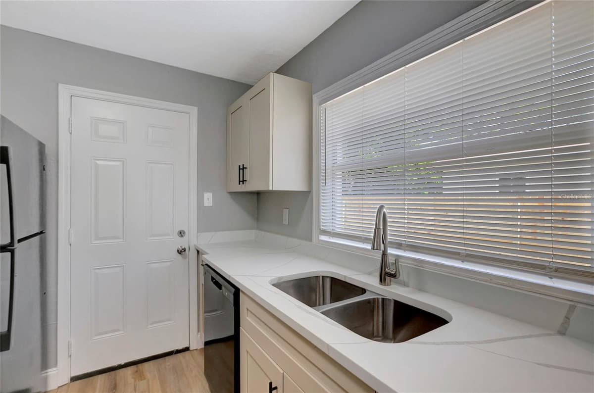 6105 23RD STREET — photo 14 of 34