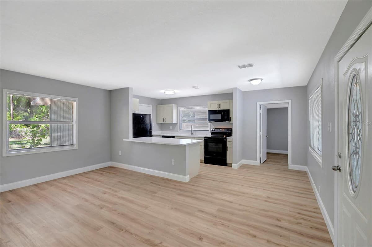 6105 23RD STREET — photo 7 of 34