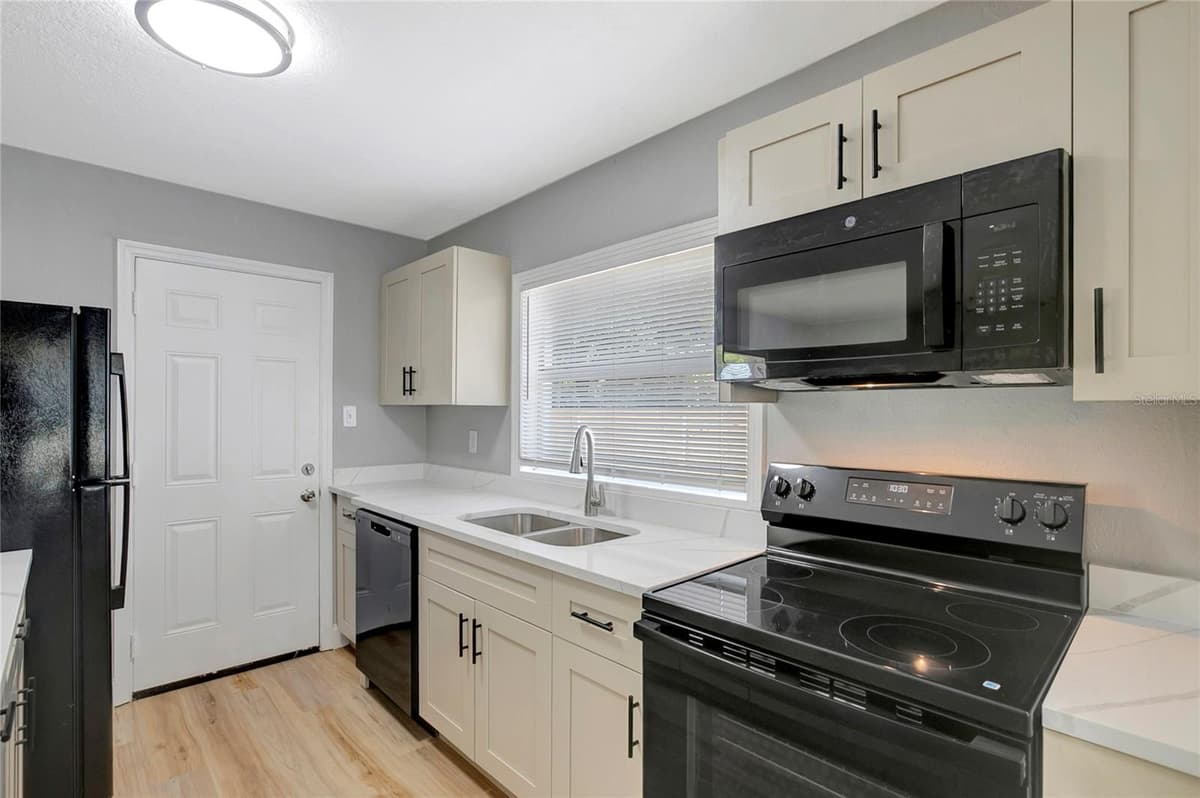 6105 23RD STREET — photo 12 of 34