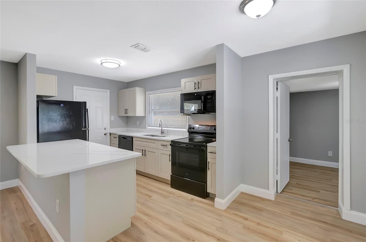 6105 23RD STREET — photo 10 of 34