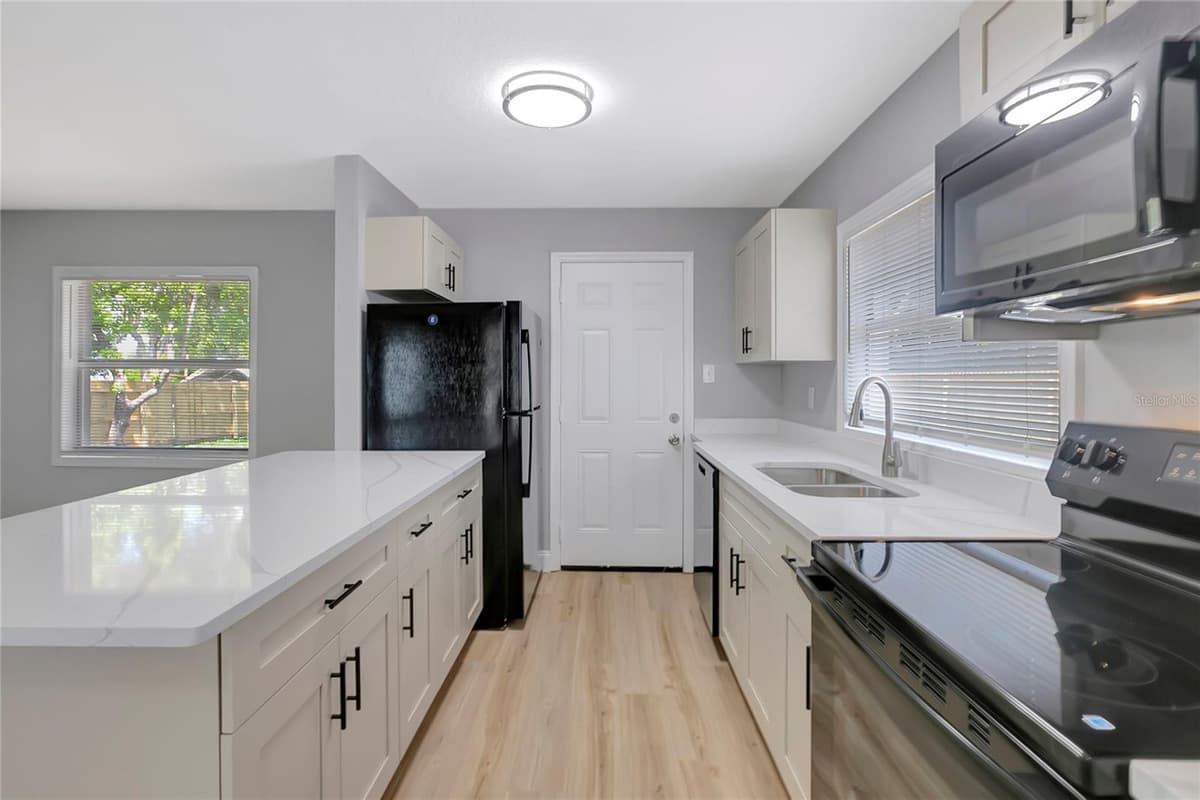 6105 23RD STREET — photo 13 of 34