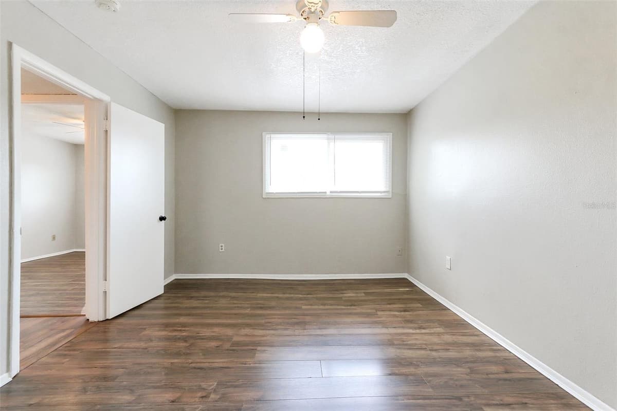 922 LAKE DESTINY ROAD — photo 17 of 21