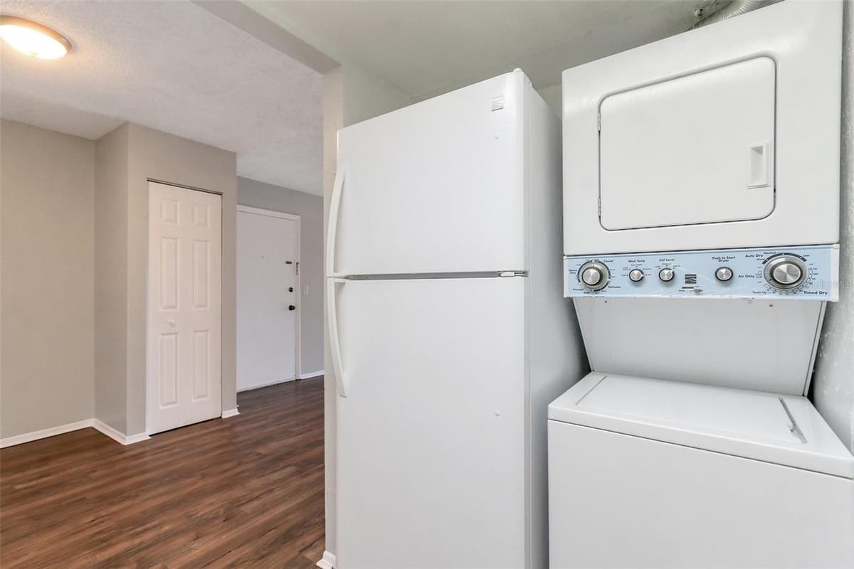 922 LAKE DESTINY ROAD — photo 9 of 21