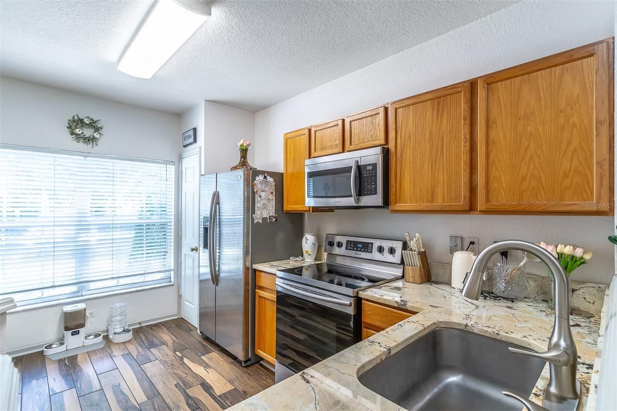 5338 HAWKSTONE DRIVE — photo 10 of 41