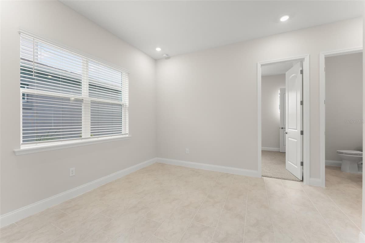 13550 MCMILLAN DRIVE — photo 12 of 60
