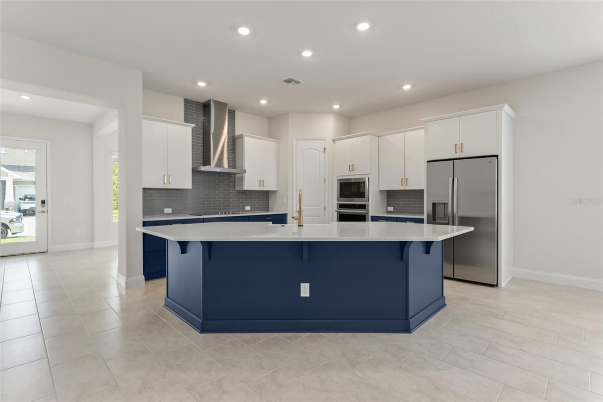 13550 MCMILLAN DRIVE — photo 4 of 60