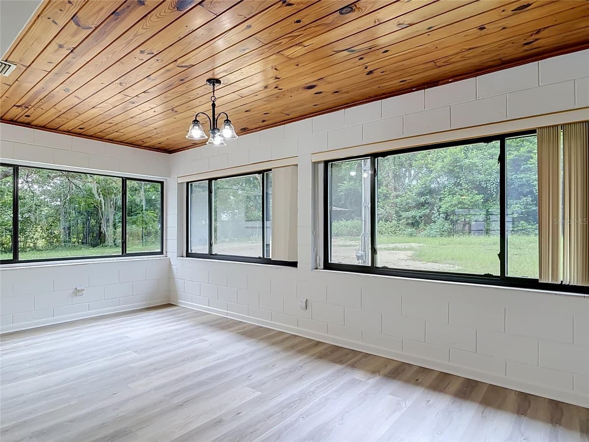 160 ELM DRIVE — photo 9 of 11
