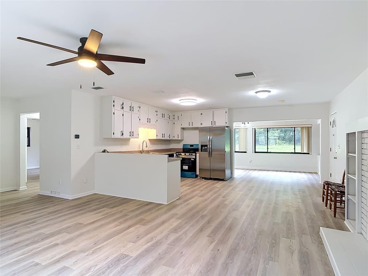 160 ELM DRIVE — photo 4 of 11