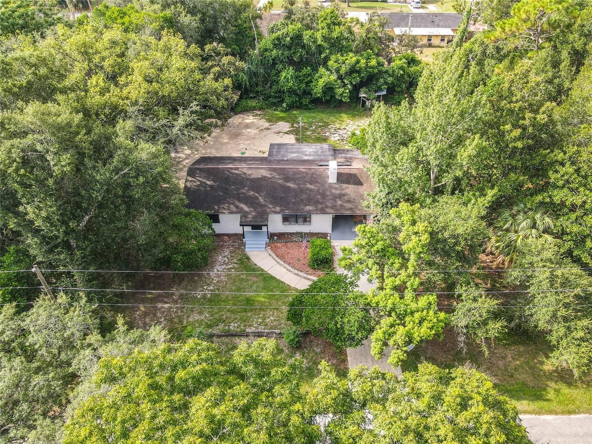 160 ELM DRIVE — photo 10 of 11