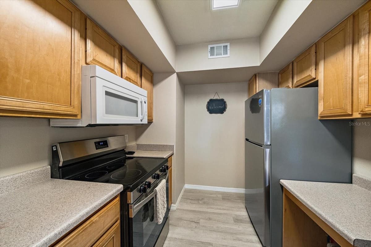 1010 VILLAGIO CIRCLE — photo 10 of 25