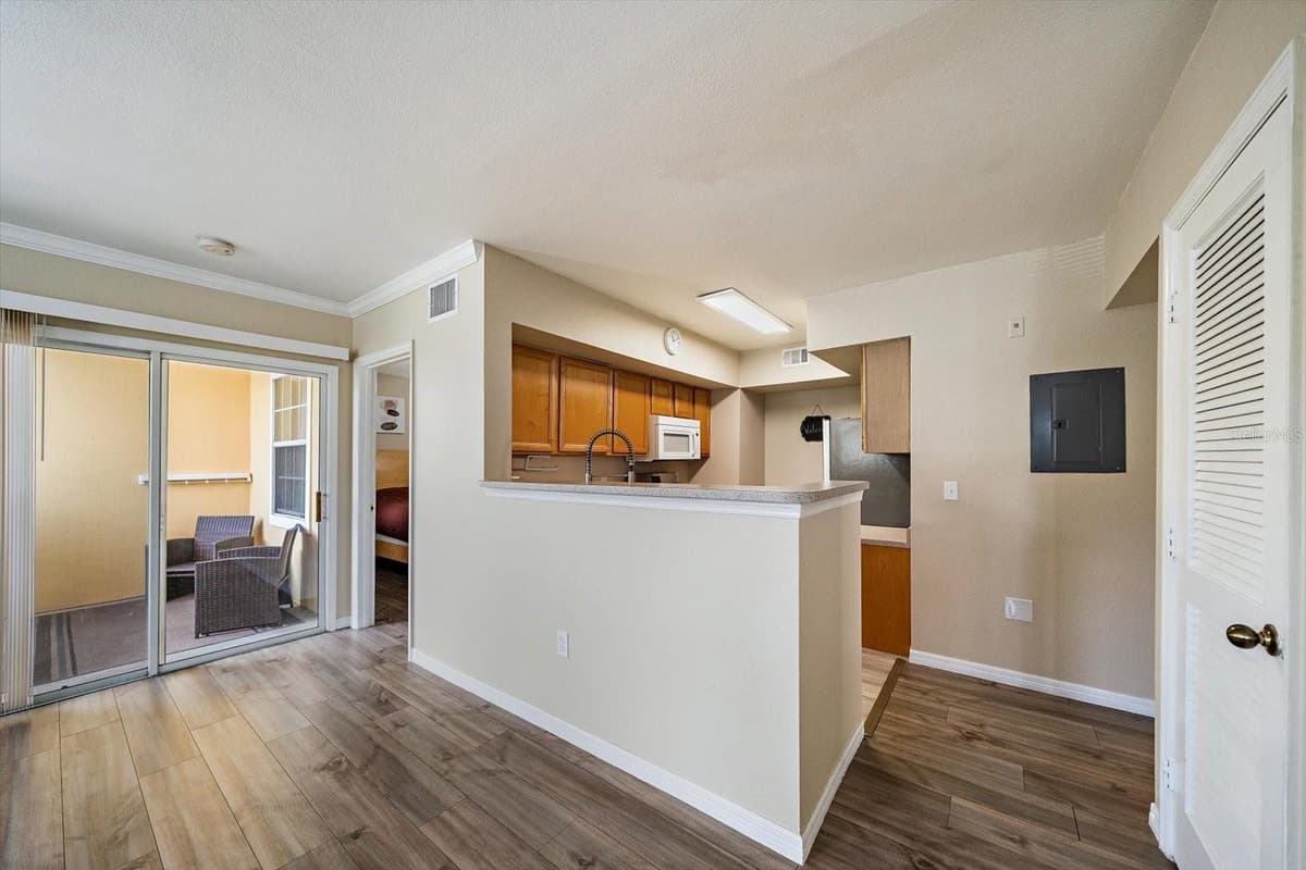 1010 VILLAGIO CIRCLE — photo 6 of 25