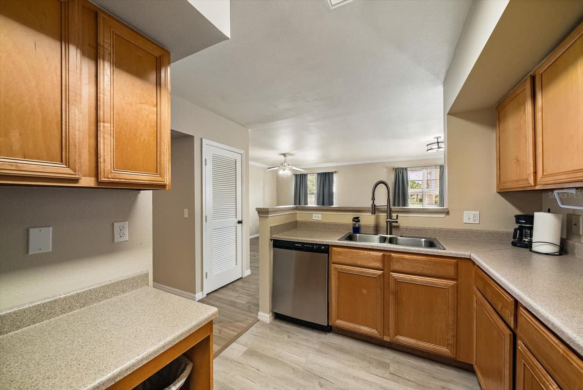 1010 VILLAGIO CIRCLE — photo 11 of 25