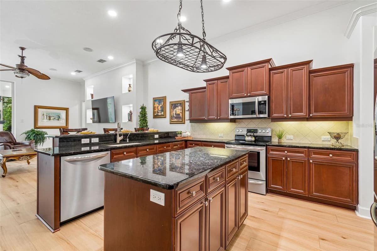 21105 LAKE VIENNA DRIVE — photo 21 of 100