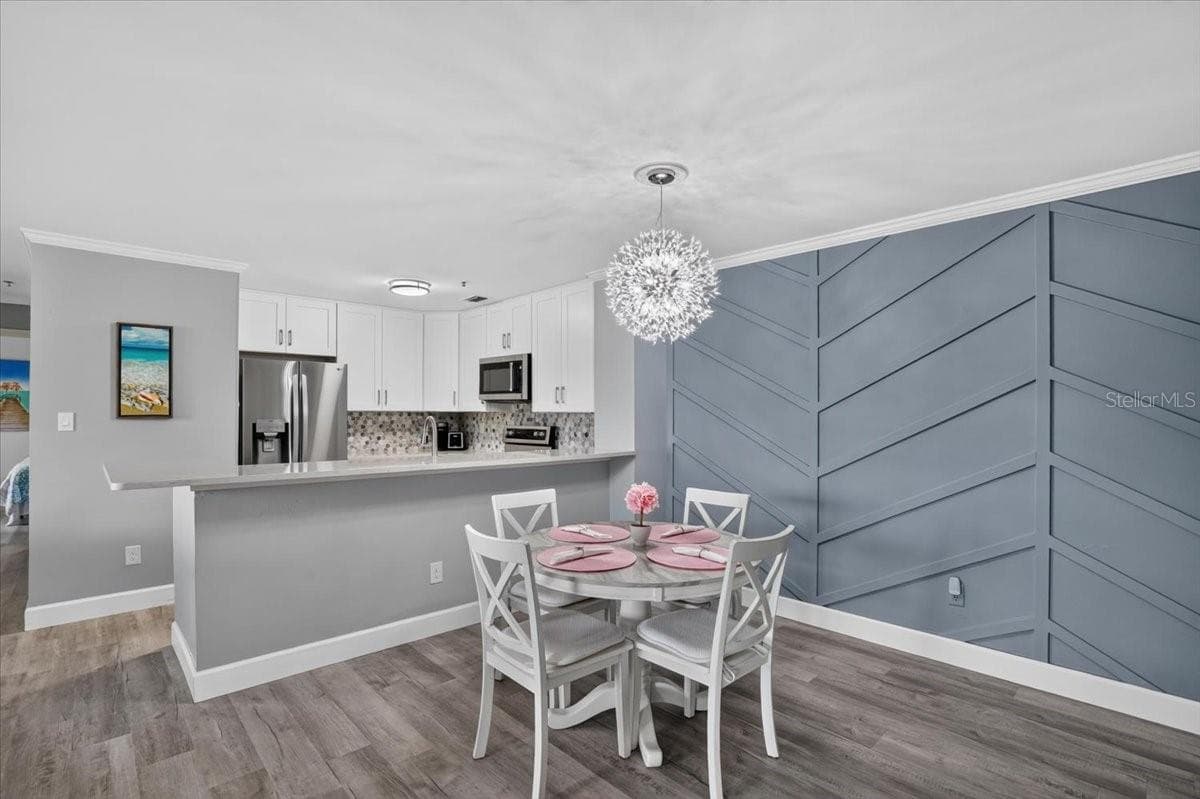 4045 CROCKERS LAKE BOULEVARD — photo 5 of 32