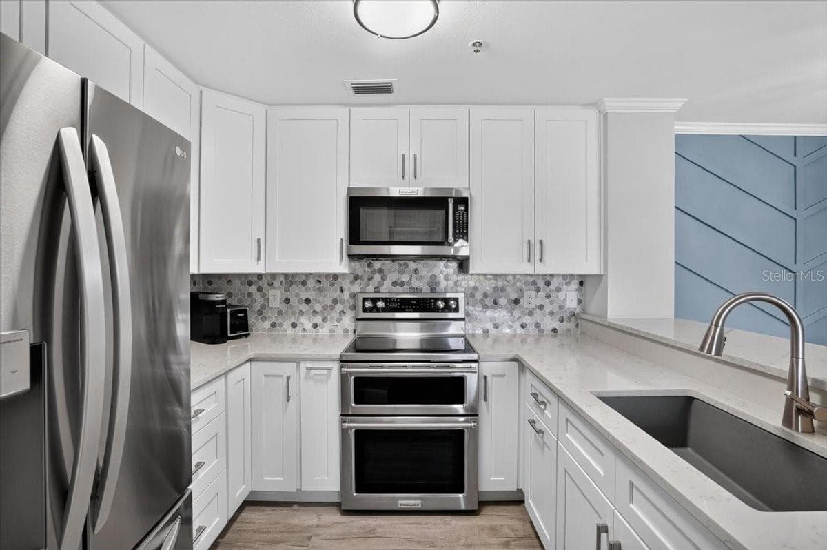 4045 CROCKERS LAKE BOULEVARD — photo 9 of 32