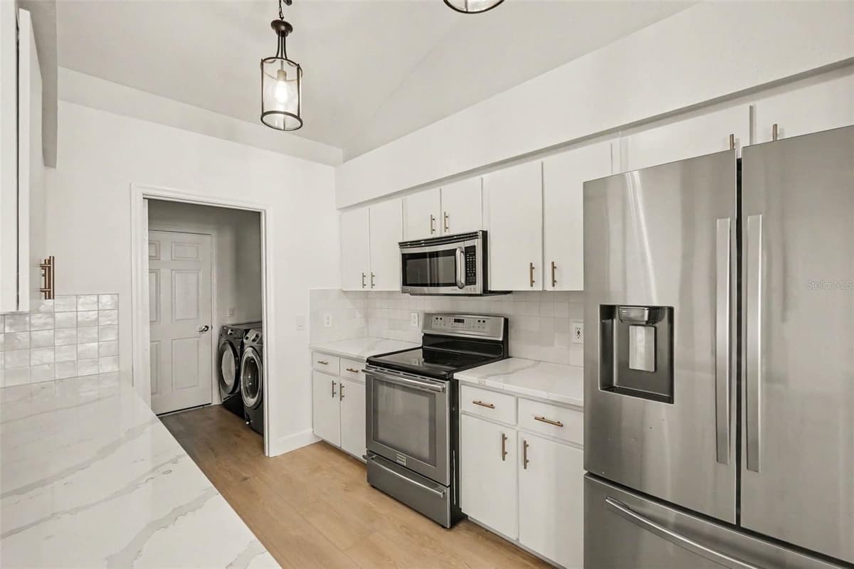 7231 REMINGTON OAKS DRIVE — photo 11 of 30