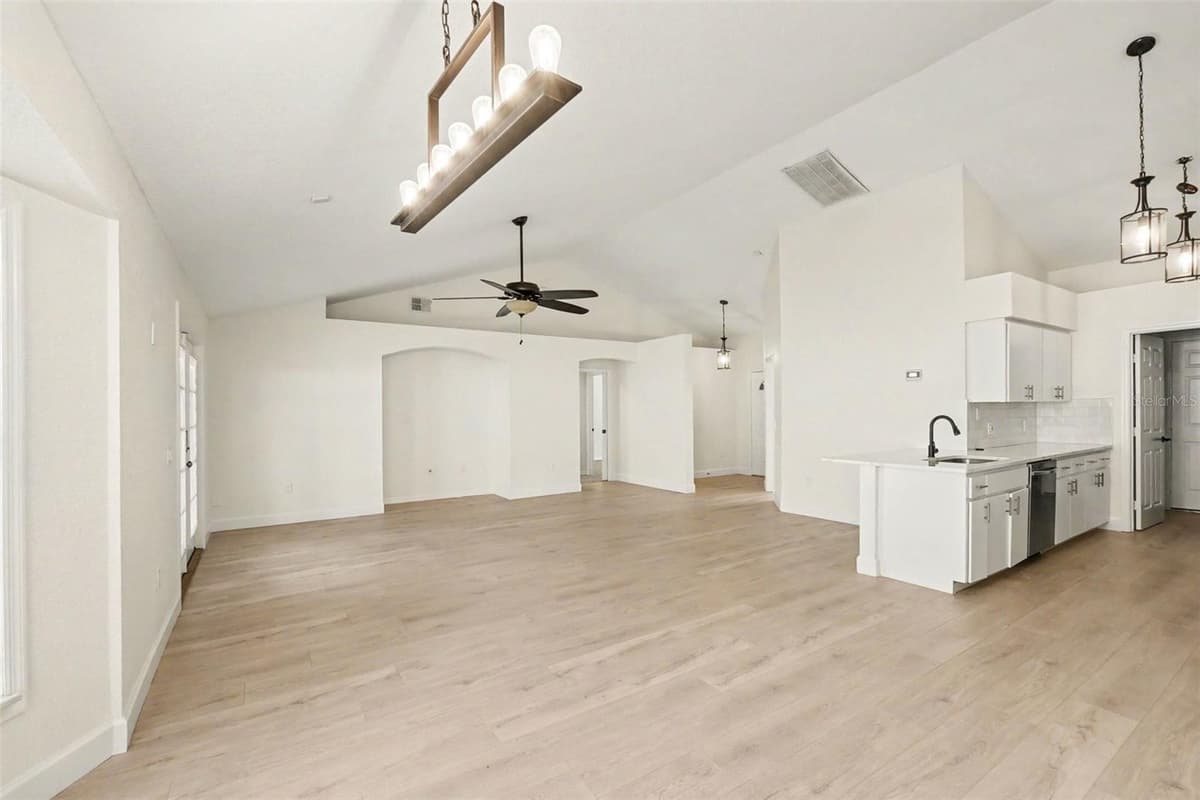 7231 REMINGTON OAKS DRIVE — photo 4 of 30