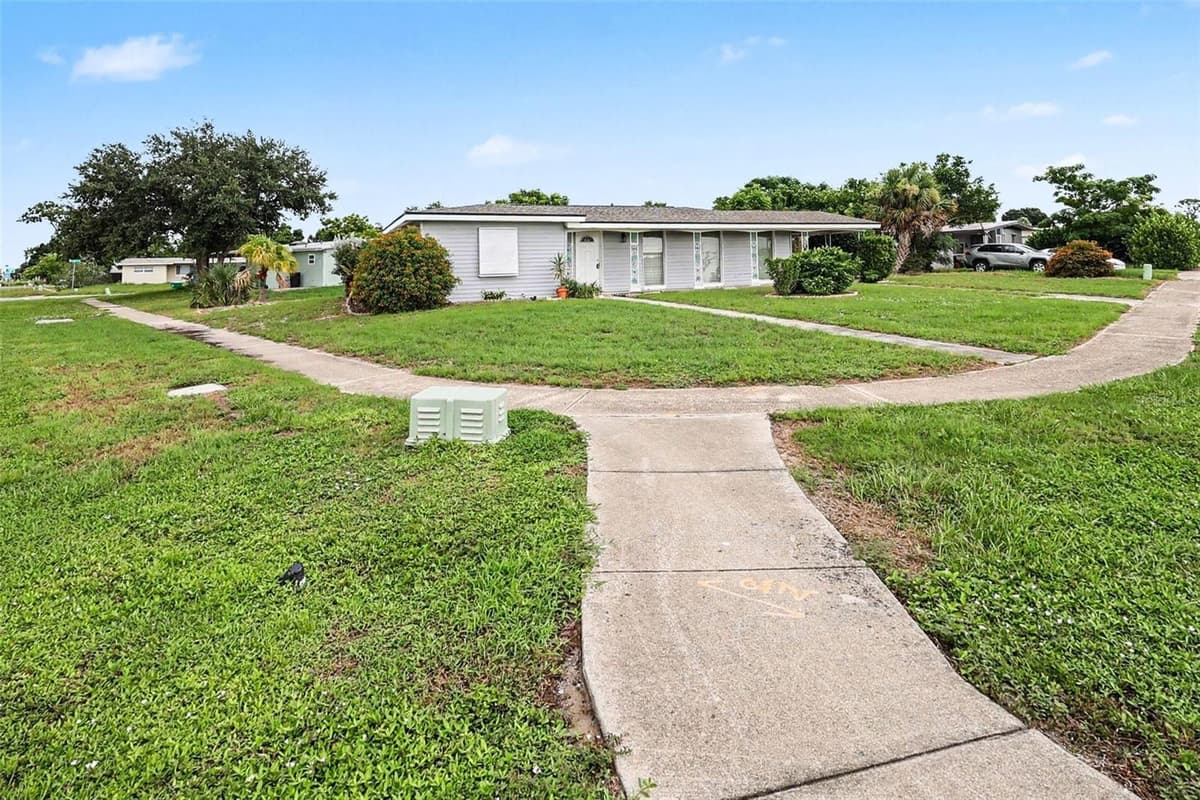 21422 MALLORY AVENUE — photo 4 of 27
