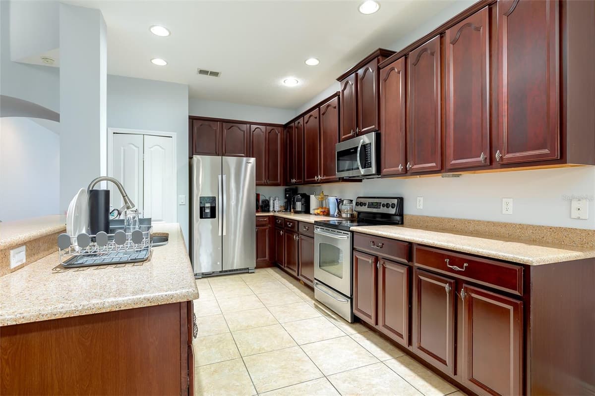 5421 GEMGOLD COURT — photo 10 of 35