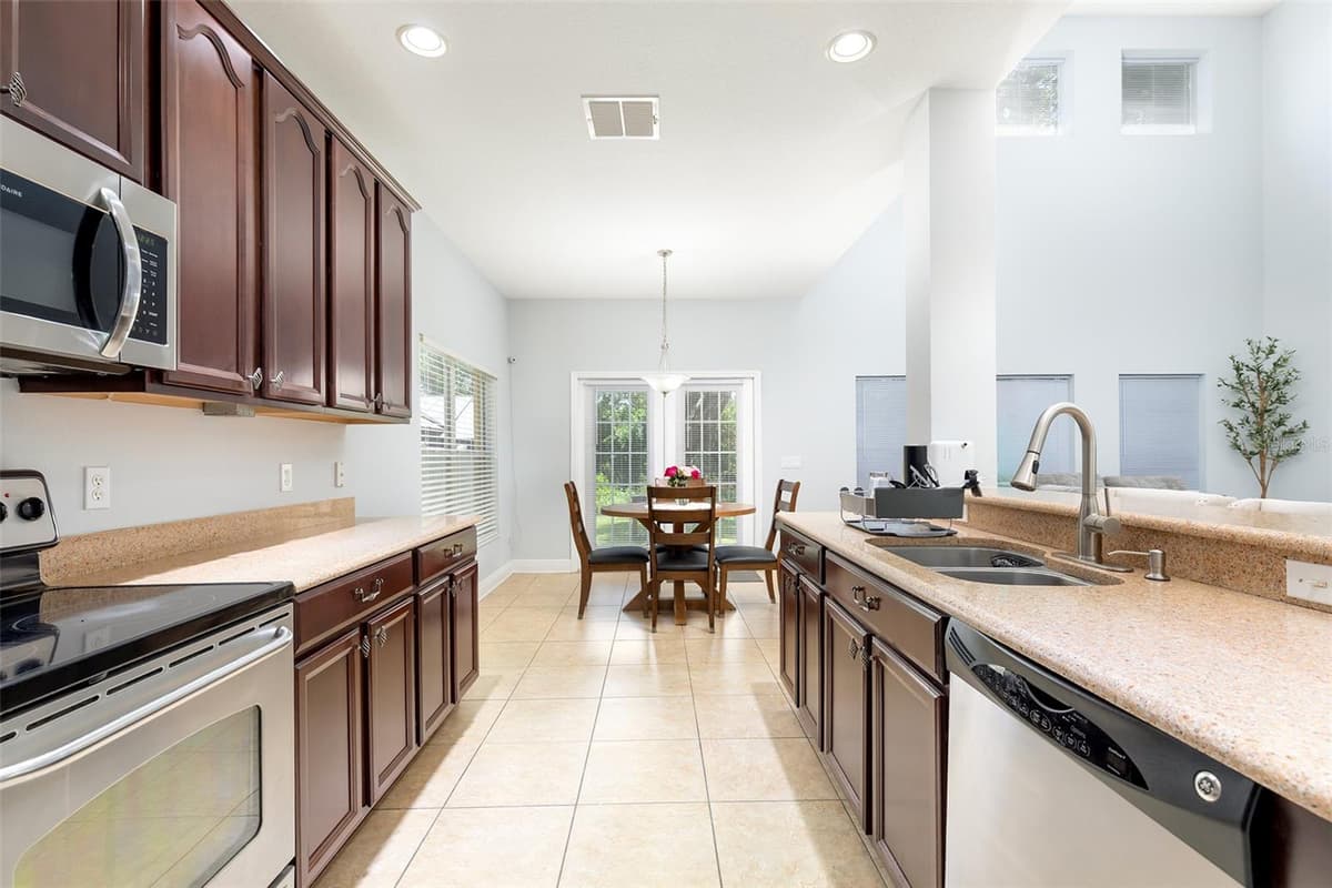 5421 GEMGOLD COURT — photo 9 of 35