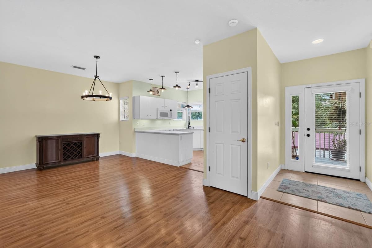 31 MAGNOLIA DRIVE — photo 3 of 43