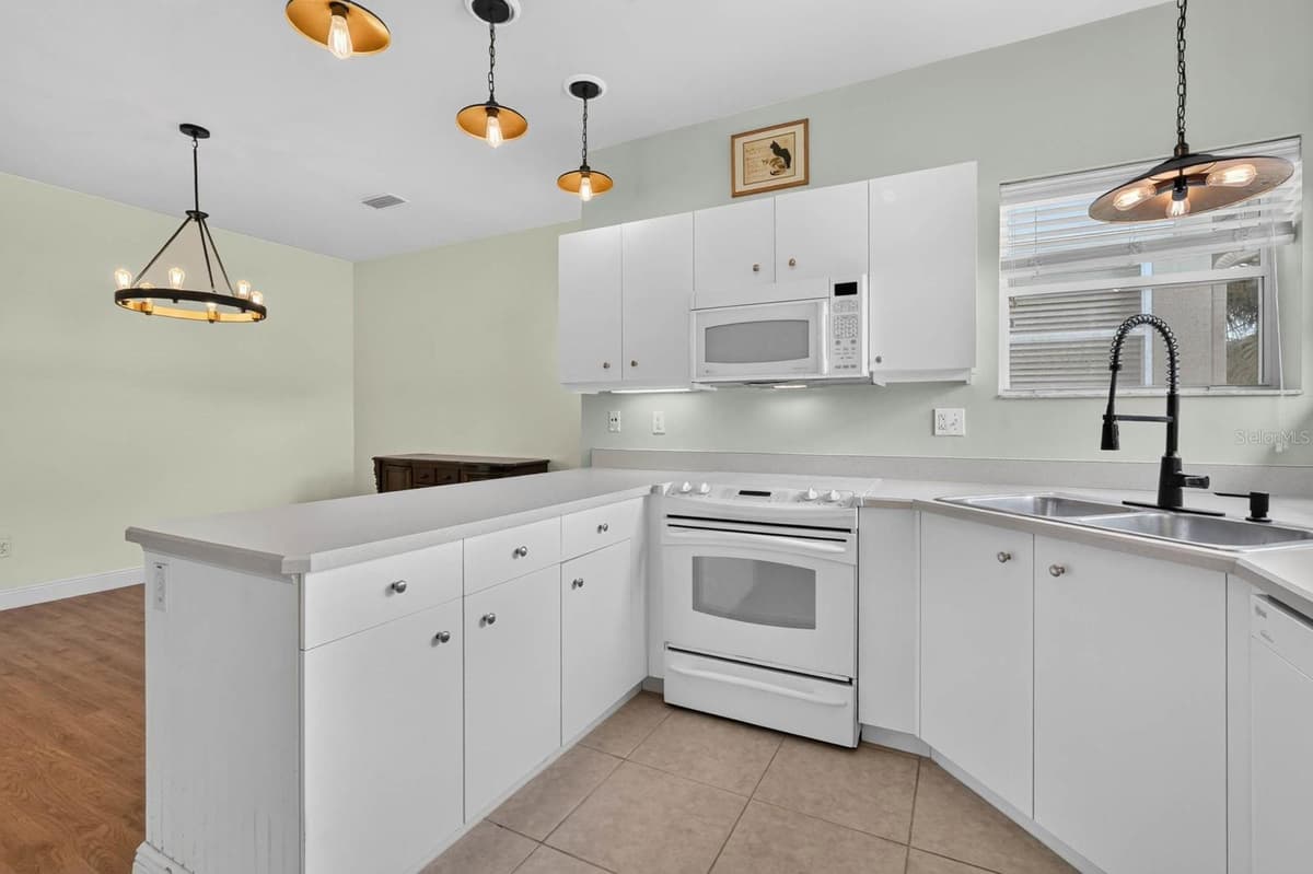 31 MAGNOLIA DRIVE — photo 17 of 43