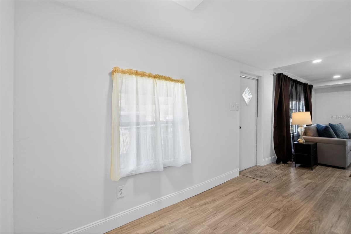 2944 PALM CIRCLE — photo 11 of 34