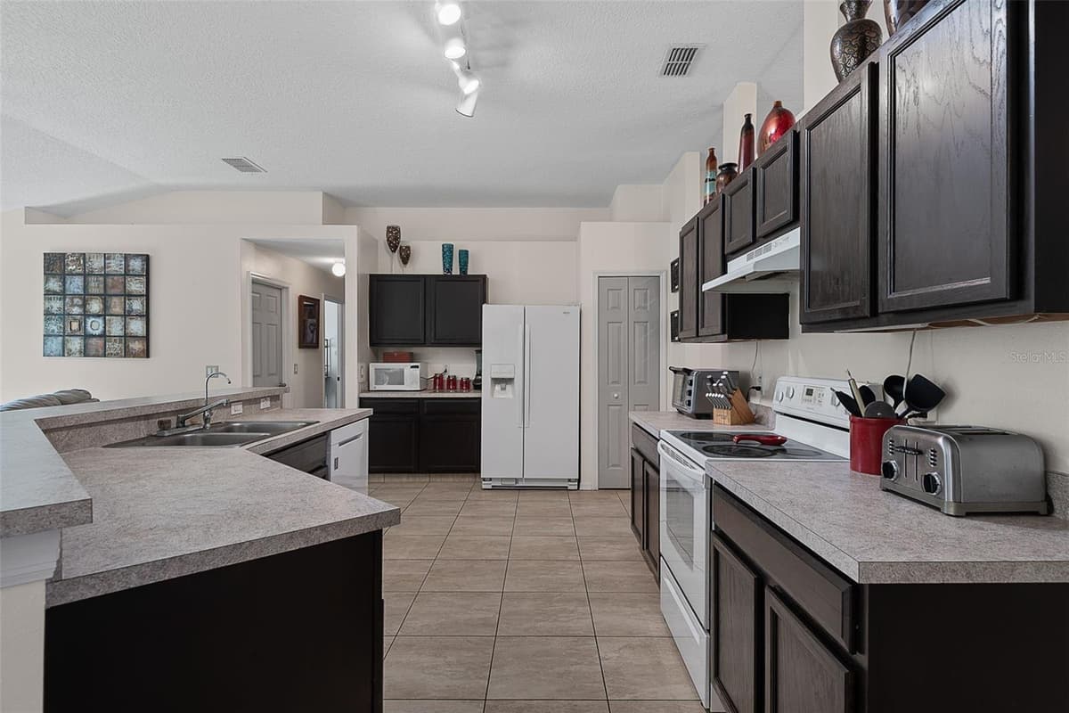 3 RUSSMAN LANE — photo 12 of 69