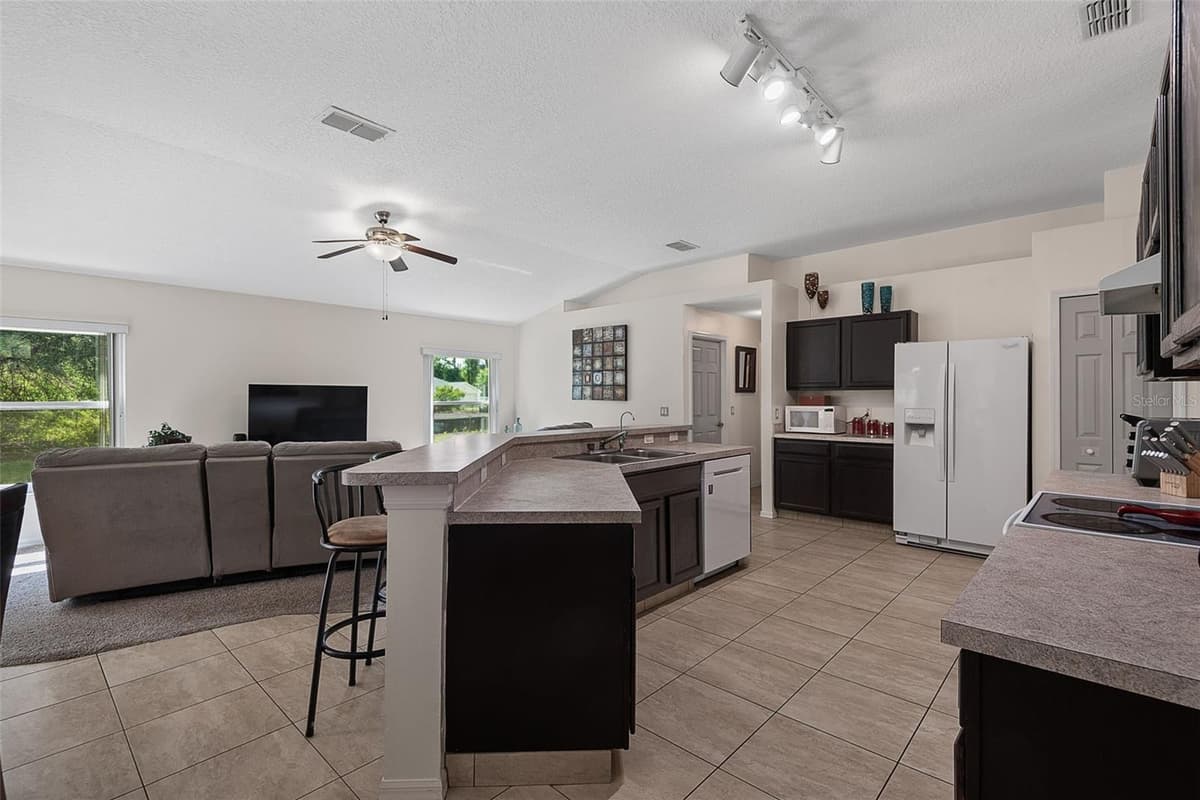 3 RUSSMAN LANE — photo 11 of 69