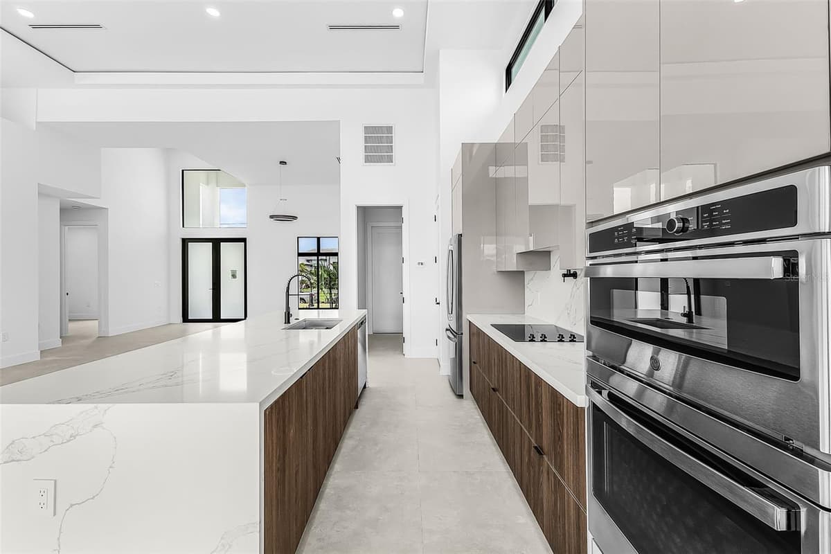 1503 38 AVENUE — photo 12 of 35