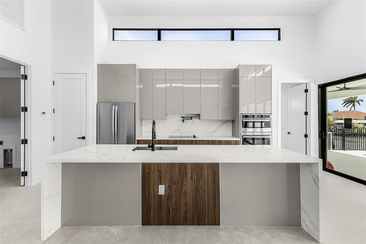 1503 38 AVENUE — photo 7 of 35