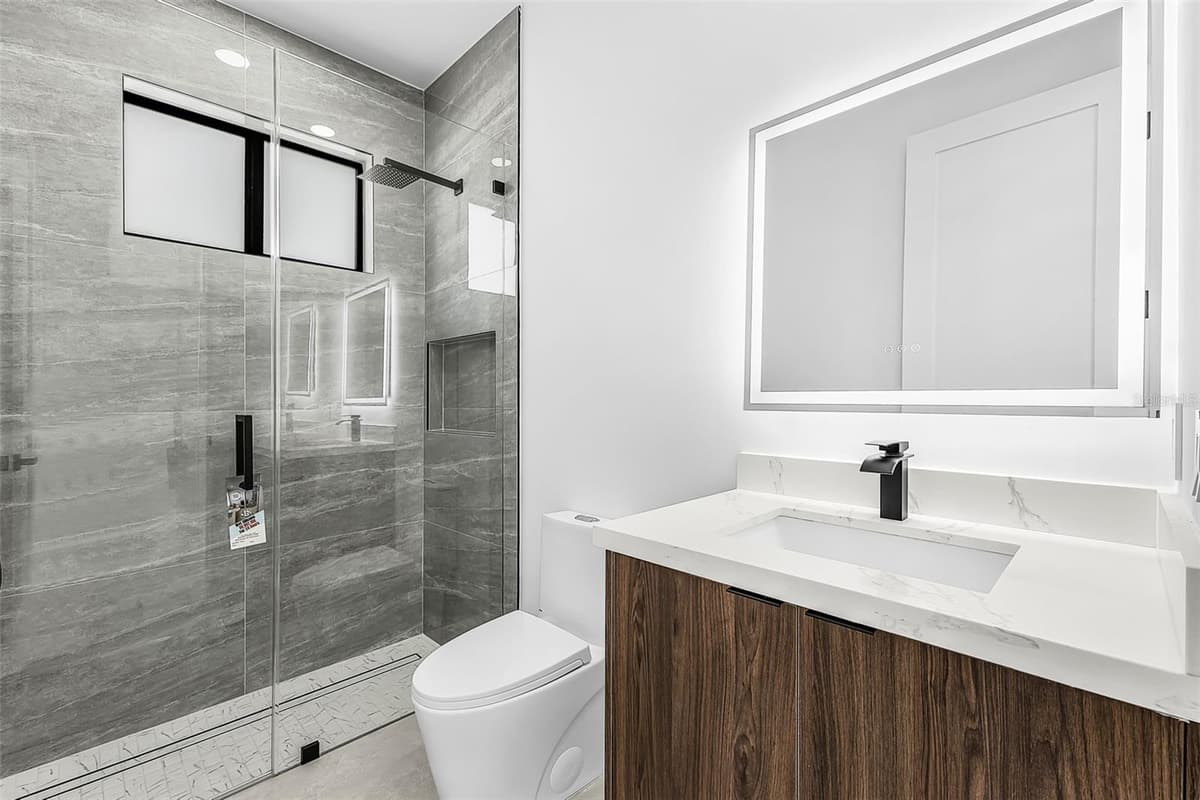 1503 38 AVENUE — photo 10 of 35