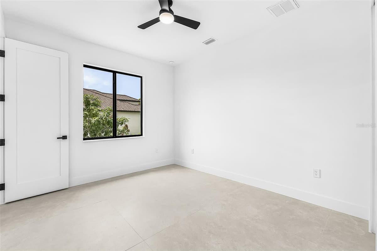 1503 38 AVENUE — photo 9 of 35