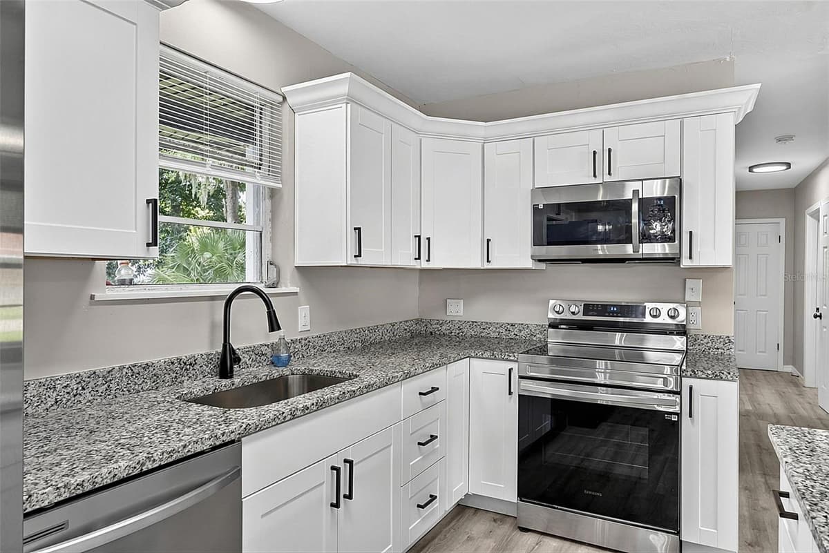 610 ROMA STREET — photo 6 of 46