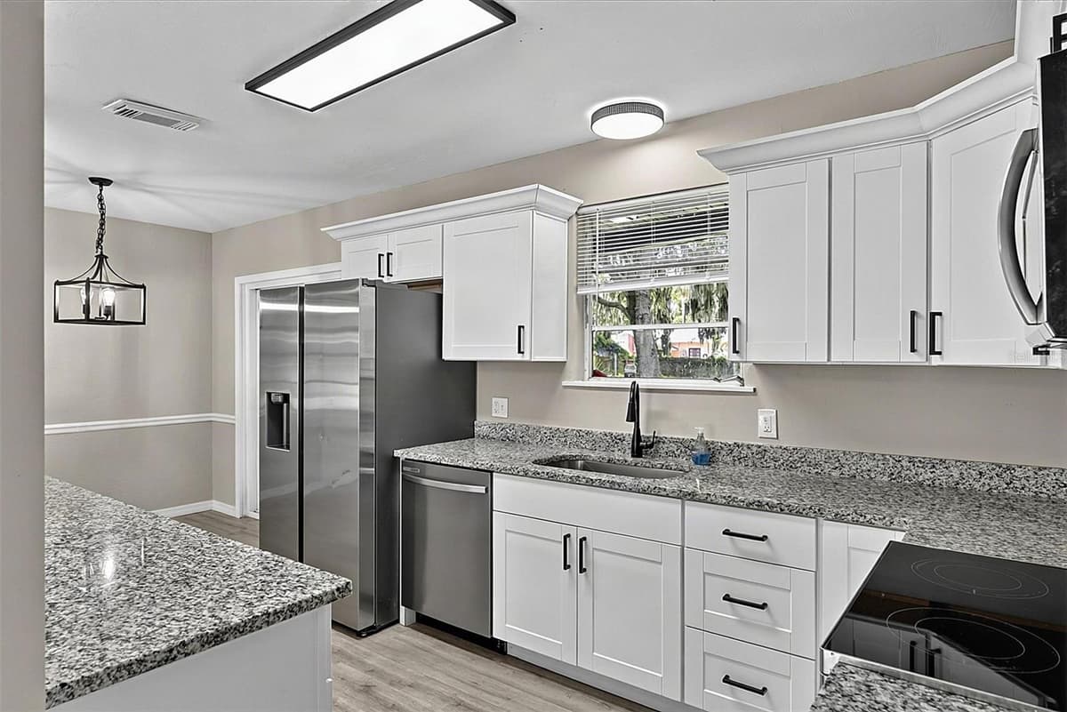 610 ROMA STREET — photo 4 of 46