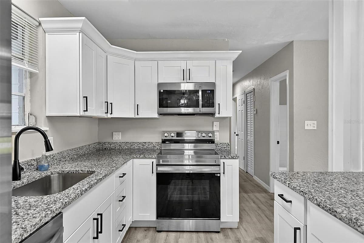 610 ROMA STREET — photo 3 of 46