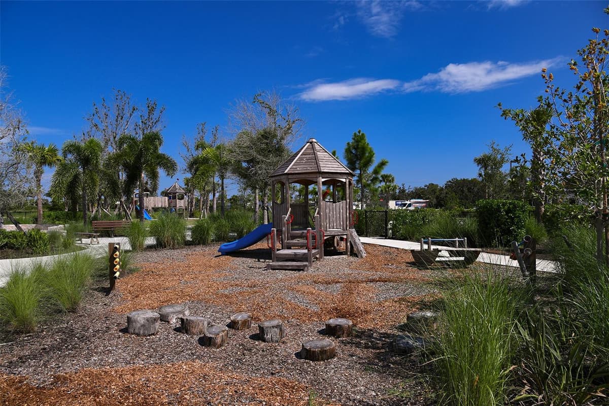 7391 MOONBEAM AVENUE — photo 36 of 40