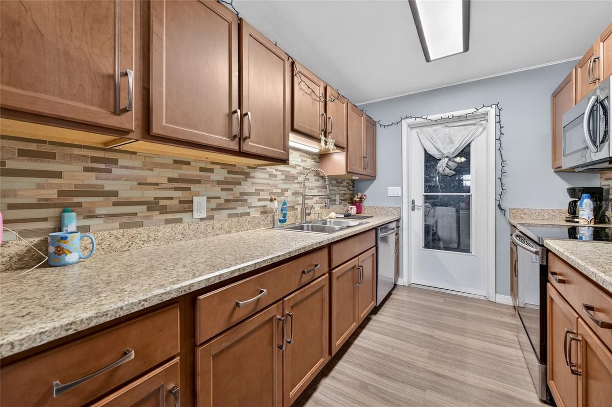 729 FLAMINGO DRIVE — photo 3 of 18