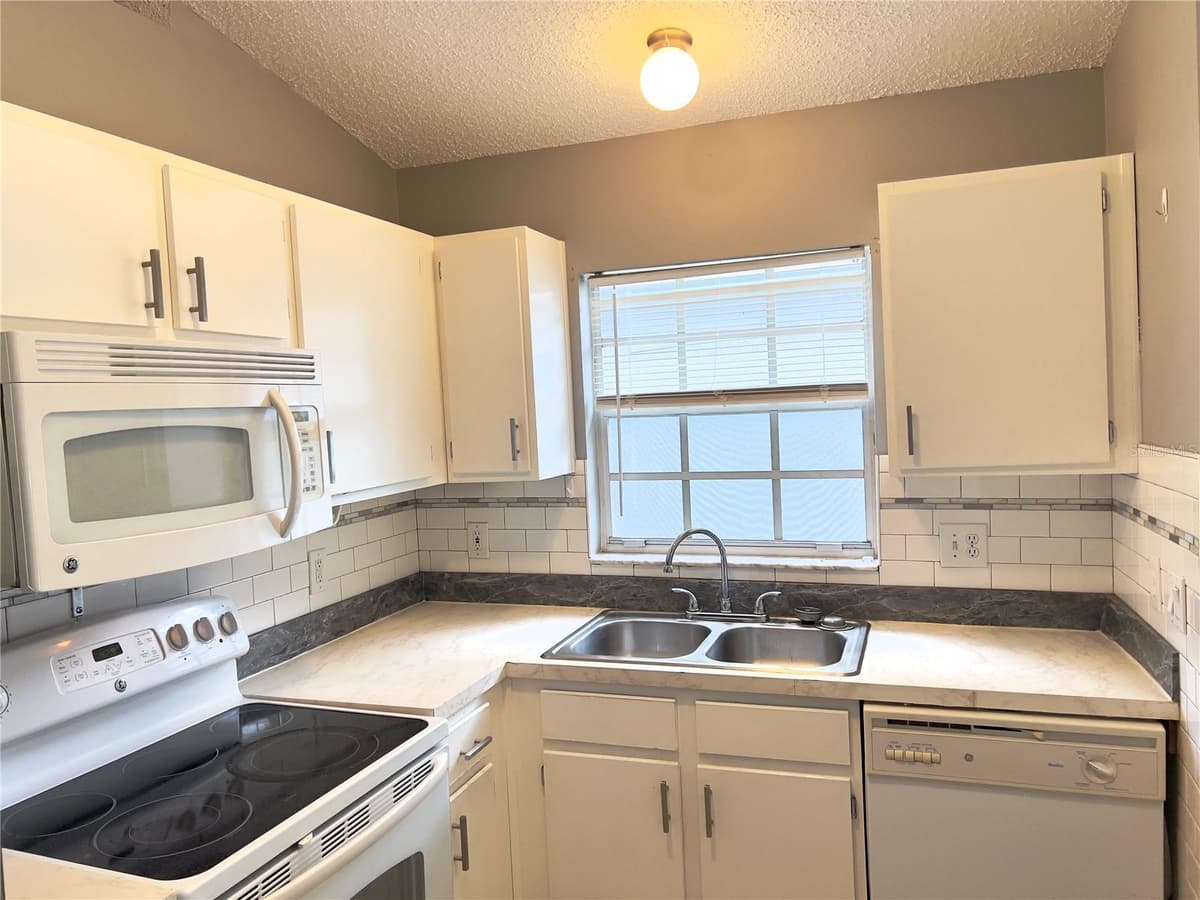 2212 ROSE BROOK COURT — photo 13 of 22