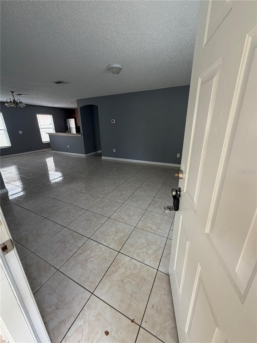 2413 RUDDENSTONE WAY — photo 5 of 33